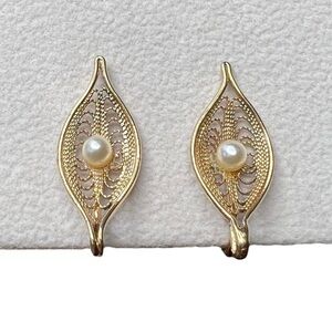 Vintage Sarah Coventry Serene Gold Tone Faux Pearl Leaf Clip on Earrings